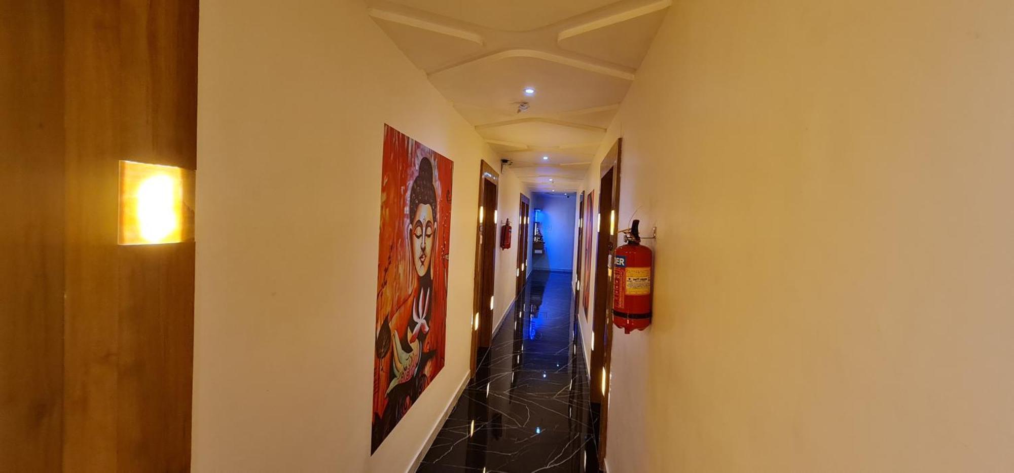 Hotel Vivan Vadodara Kültér fotó