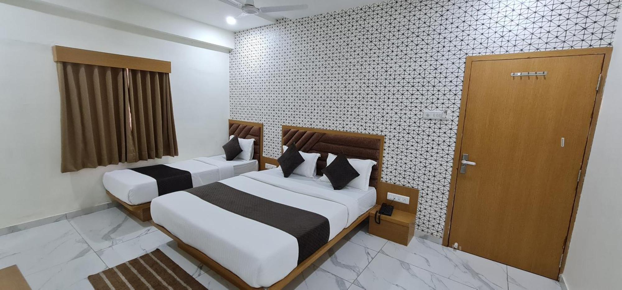 Hotel Vivan Vadodara Kültér fotó